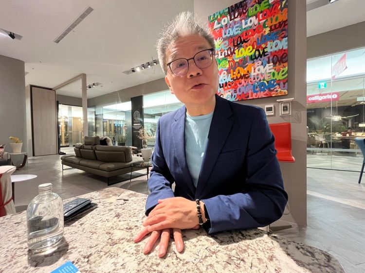 徐培原認為，紐約家具設計中心長期鞏固中高端客群，較不受這波房市景氣影響。楊明峰攝