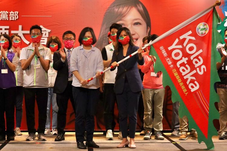 谷辣斯獲徵召參選花蓮縣長，有中央挹注資源成後盾。谷辣斯競選總部提供