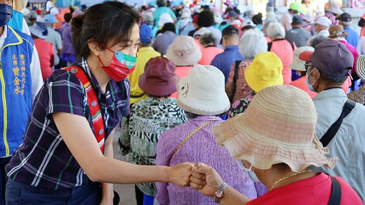 Kolas今天（16日）在豐濱鄉拜票，強調網路佈建、遠距醫療要及時。Kolas競選總部提供