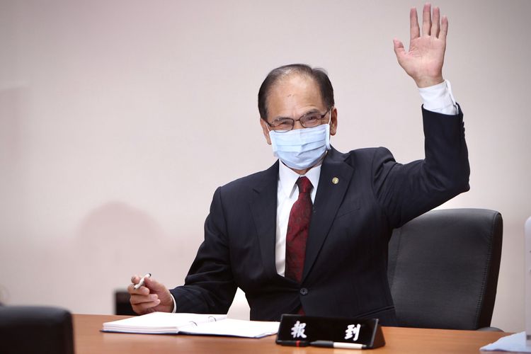 游錫堃簽名報到。林林攝