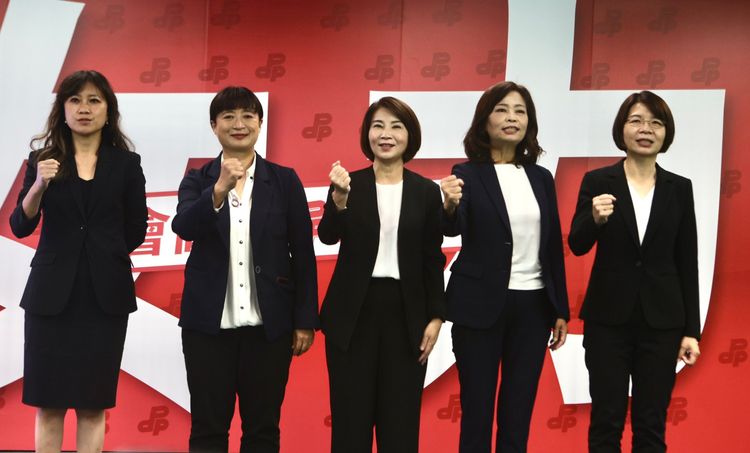 （左起）Kolas Yotaka、蔡培慧、周春米、沈慧虹、黃秀芳。林林攝