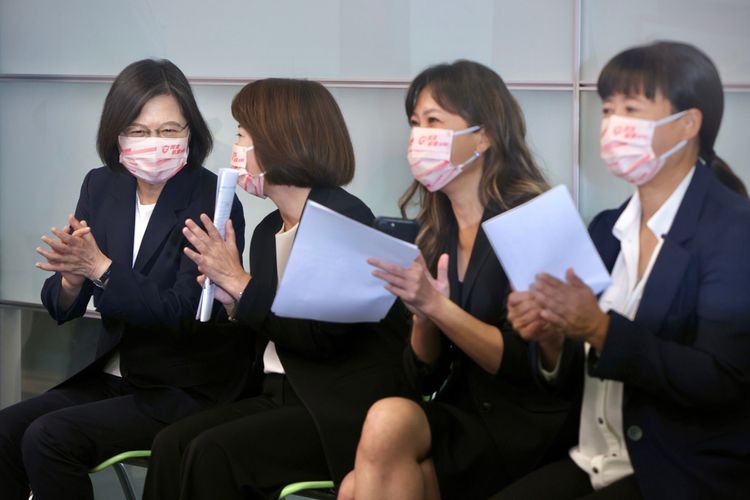 蔡英文稱讚;綠營五位女性戰將在各自專業領域擁有優秀表現。林林攝