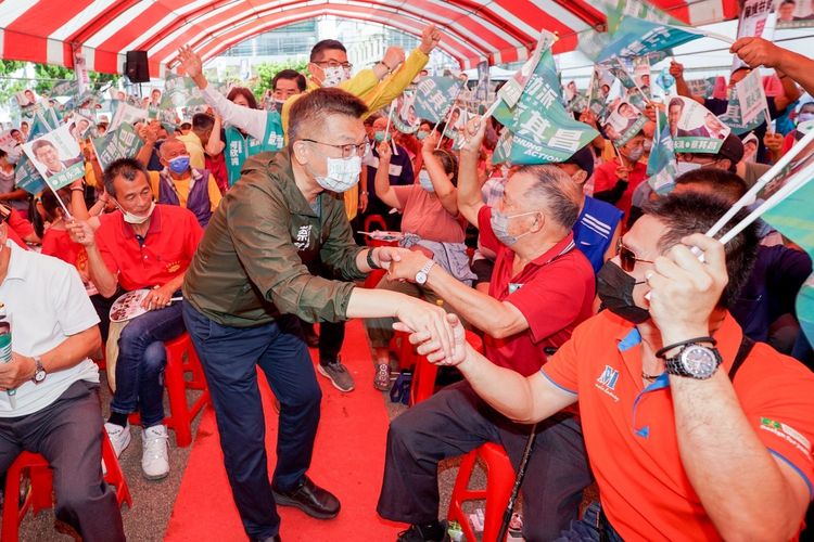 蔡其昌出席候選人競總成立，受到民眾熱烈歡迎。蔡其昌總部提供