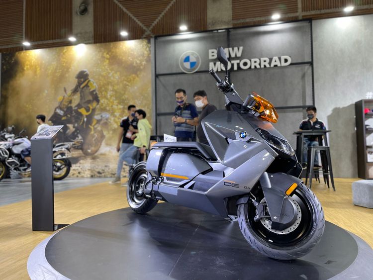 BMW Motorrad攤位中，主秀即是最新電動機車CE 04，目前國內仍未正式開賣。林浩昇攝