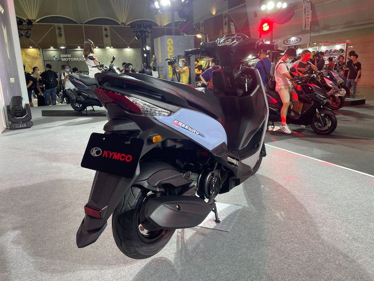 新豪邁125外型設計更為動感流線，並搭配745mm超低座墊高度與防滑座墊。林浩昇攝