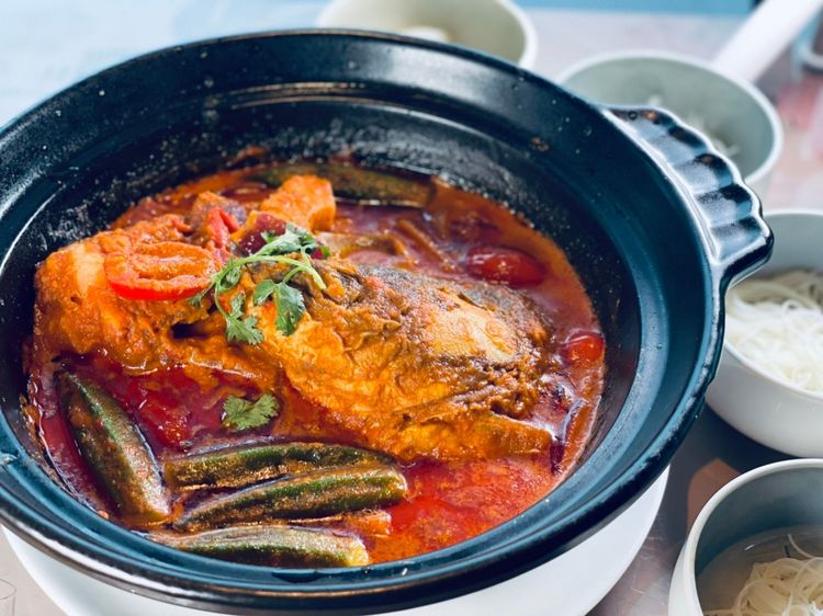 檳城咖哩魚頭佐米粉。曾仲葳攝