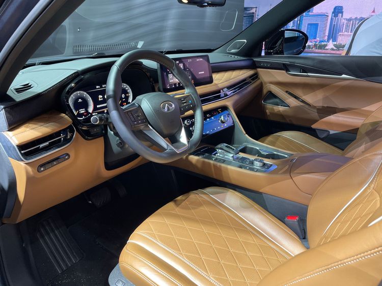 12.3吋液晶儀表板、12.3吋的中央觸控影音螢幕均為標配，加上線傳式排檔感營造出科技豪華氛圍。林浩昇攝