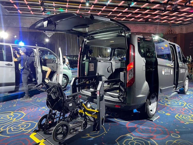 九人座Kombi車型可另外和專業廠商配合，提供選配的電動升降套件，打造成適合搭載輪椅的福祉車。林浩昇攝
