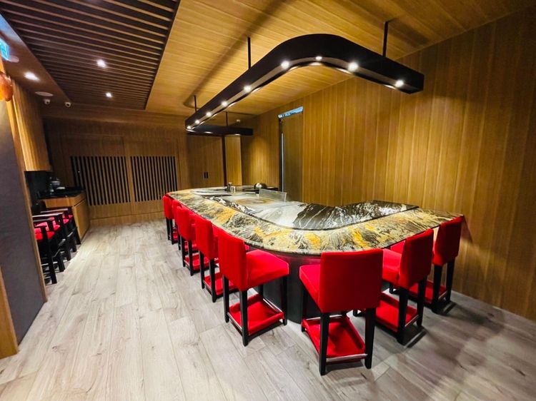 魚貫鐵板燒總座位共40席，開放區域分為兩區。曾仲葳攝