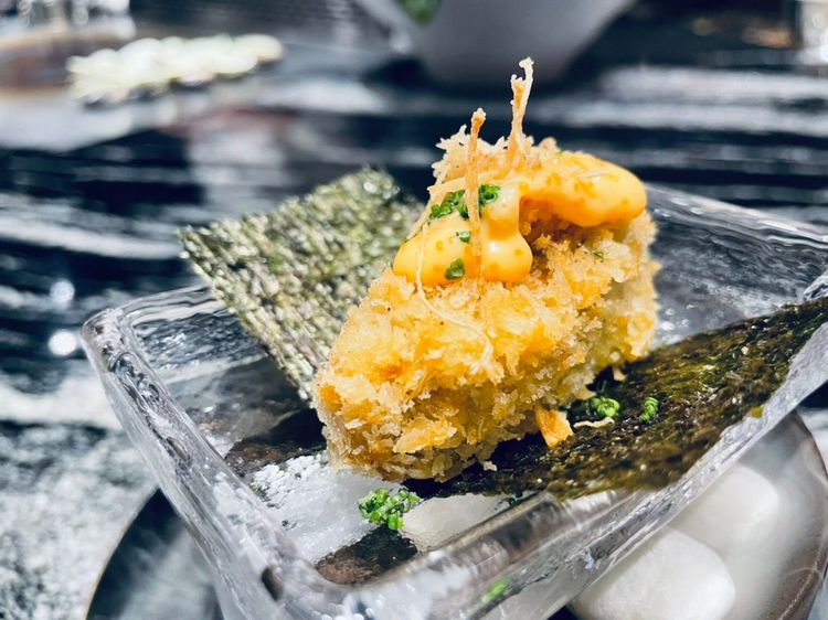 「炸生蠔 牛蒡 明太子」為當日最吸睛菜餚。曾仲葳攝