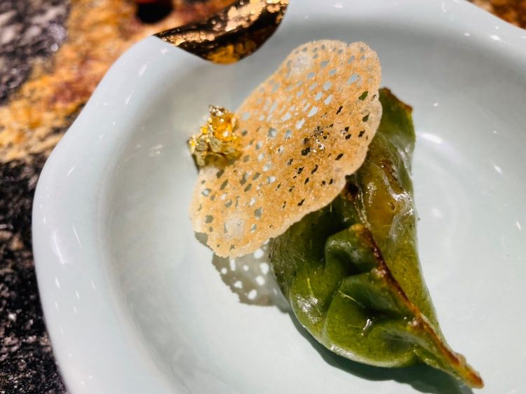 「松露和牛煎餃」奢華使用特級A5和牛絞肉，手工製作而成。曾仲葳攝