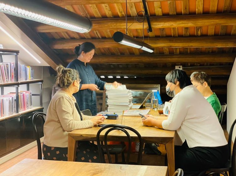 閱覽室既能享受一個人的靜謐時光，也能與同行的友人分享對話。曾仲葳攝