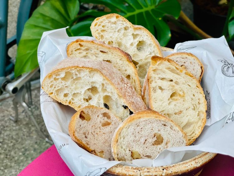 歐式麵包籃售價230元。曾仲葳攝