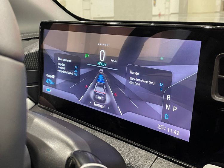 大型全液晶儀表板，估計有超過12吋的規模，Level 2半自動駕駛輔助將會是標準配備。