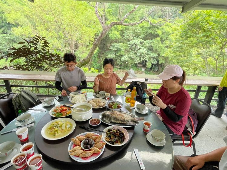 猴洞坑森林餐坊可品嘗客家美食，但要先預訂。楊靜茹攝