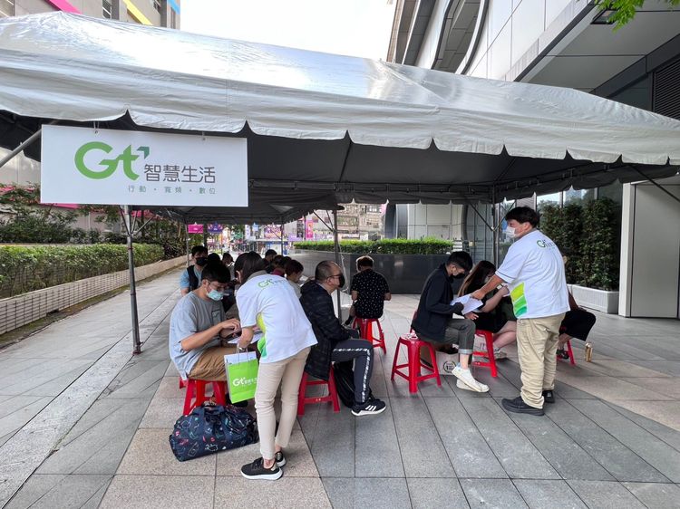 亞太電信今天上午10點在Gt智慧生活台北三創門市舉辦首賣會。業者提供