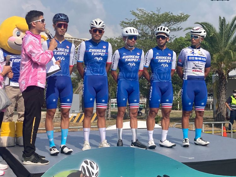 各隊選手逐隊被受邀上台亮相。陳宏銘攝