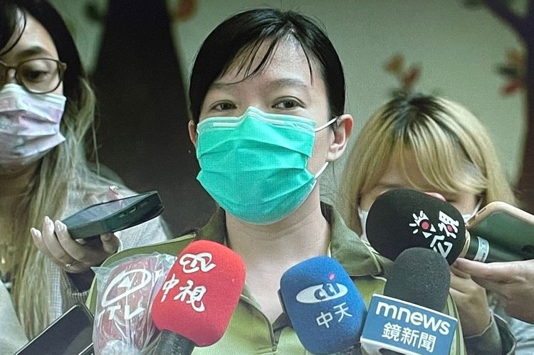 獸醫師鄭秋虹表示團團近日出現軟腳症狀。動物園提供