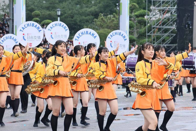 「橘色惡魔」橘高校吹奏部展現活潑吹奏表演，笑容融化全台。鄭孟晃攝