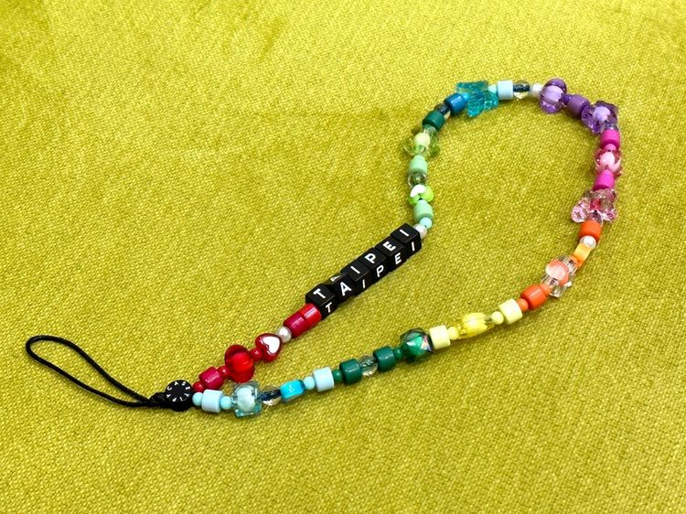 開幕首四日單筆結帳金額滿3,000 元可獲得限量「TAIPEI 」彩珠手機吊飾乙條。黃子倫攝