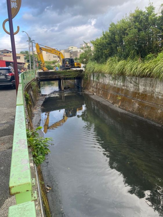 羅東十六份圳清理後水流恢復清澈。讀者提供