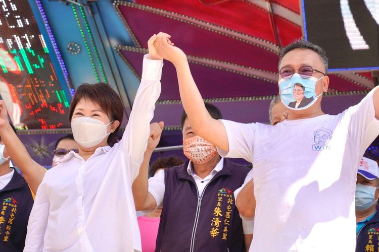 盧秀燕為北屯區市議員參選人陳成添站台。盧秀燕總部提供