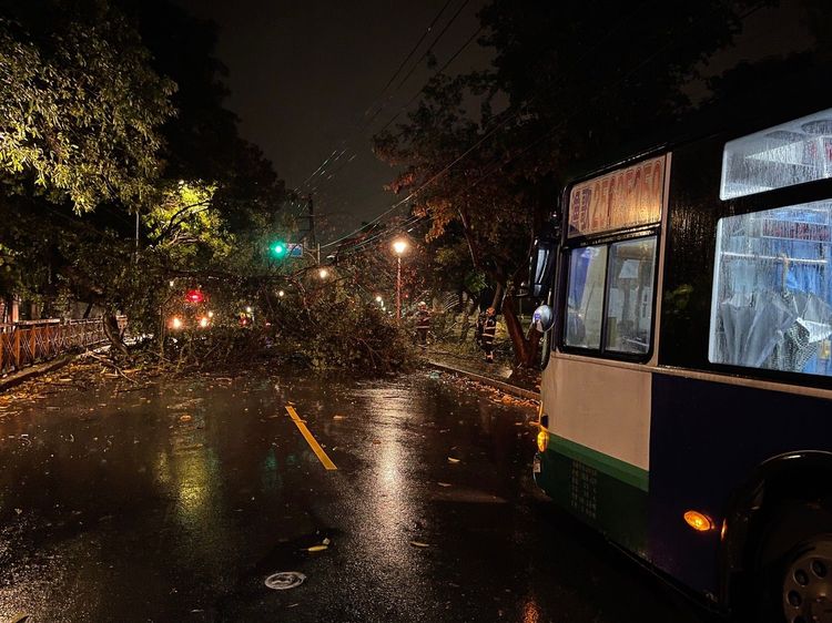 車輛無法通行。翻攝畫面