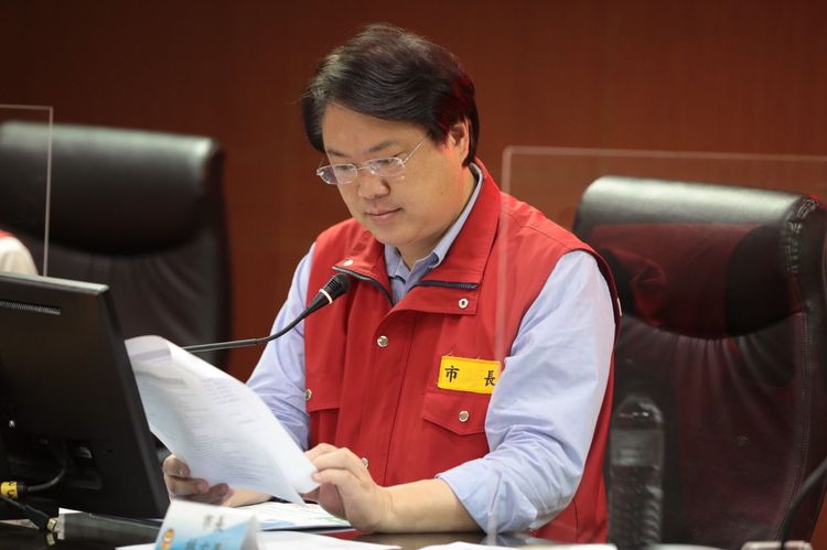 市長林右昌呼籲，民眾要戴好口罩與保持社交距離。市府提供