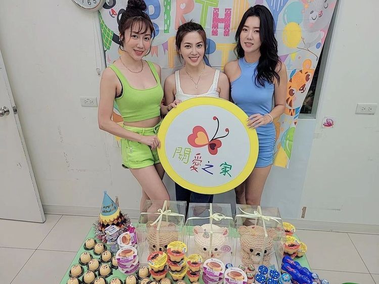 許藍方（中）默默做公益。經紀人提供