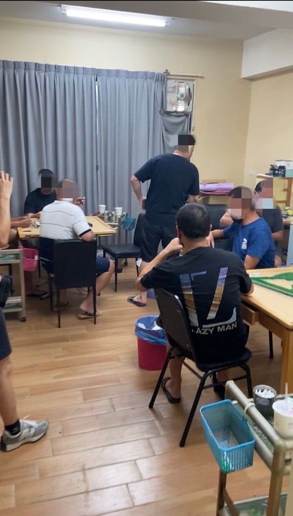 現場有五桌20人打麻將。讀者提供