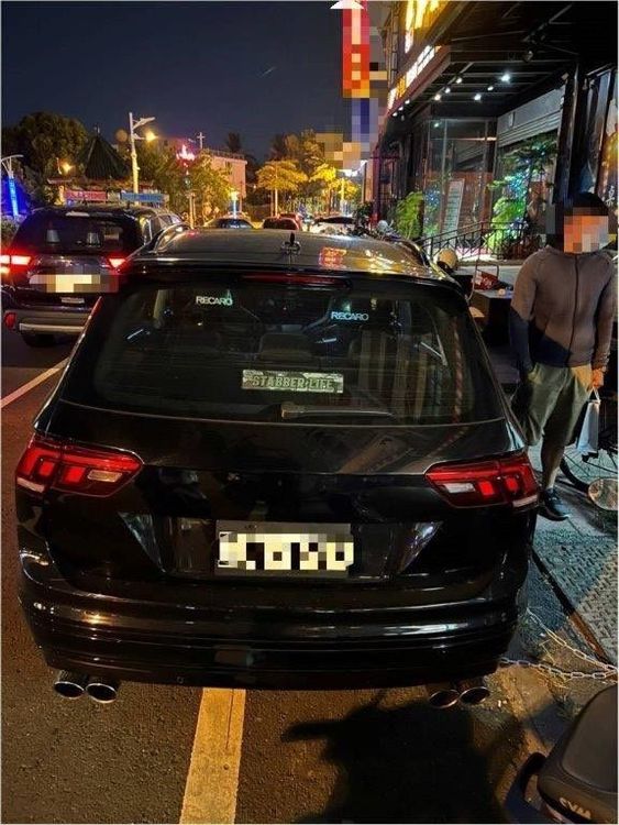 汽車停放路旁被鎖，警方指出此舉有侵權之嫌。警方提供