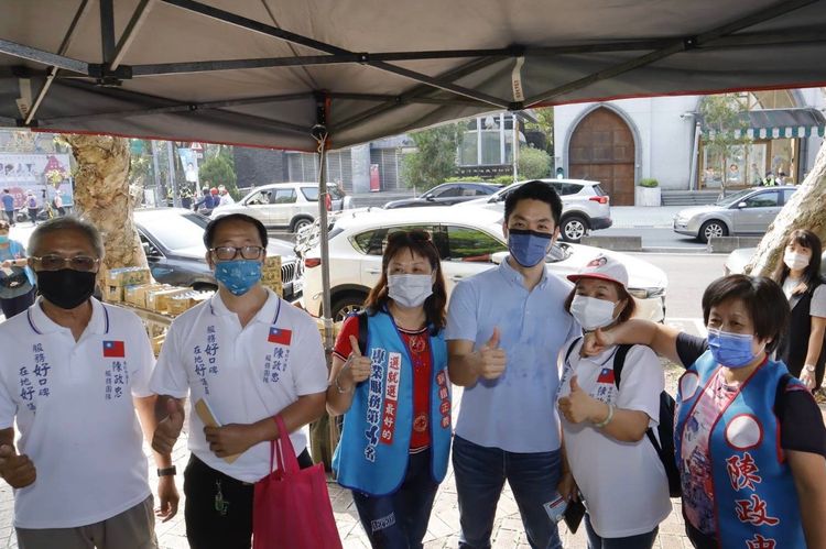 蔣萬安今天出席北市議員陳政忠舉辦的「111年我愛士林親子健行活動」。蔣萬安競辦提供