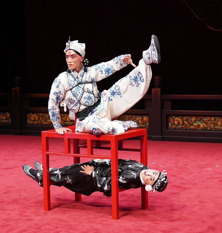 「國光劇團」演出《三岔口》，展現京劇中歷久不衰的經典。傳藝提供