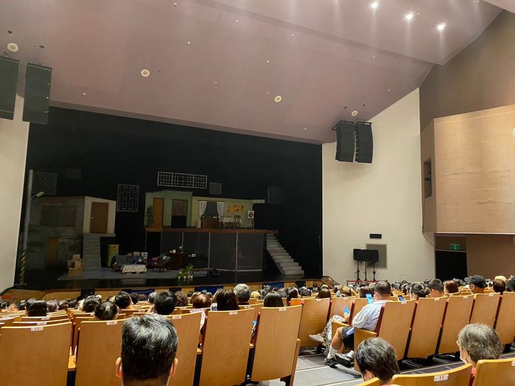 現場暫停演出，並清空舞台以保安全。讀者提供