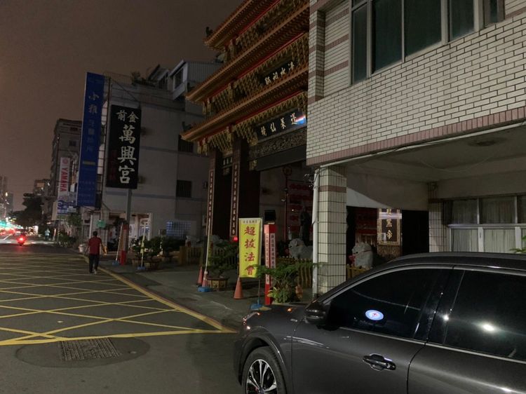 高雄今晚市區又無預警停電上千戶。吳慧芬攝