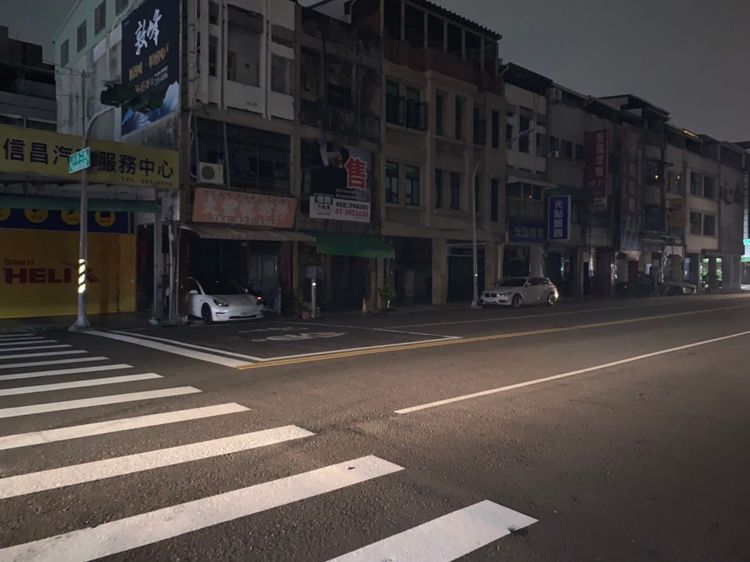 高雄今晚市區又無預警停電上千戶。吳慧芬攝