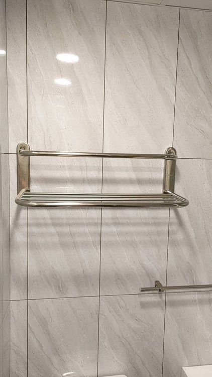 毛巾架裝反。引自批踢踢