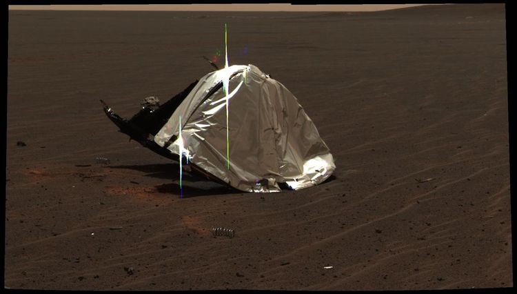 機會號2004年登陸火星時留下的防熱罩以及一些配件。翻攝NASA/JPL-Caltech
