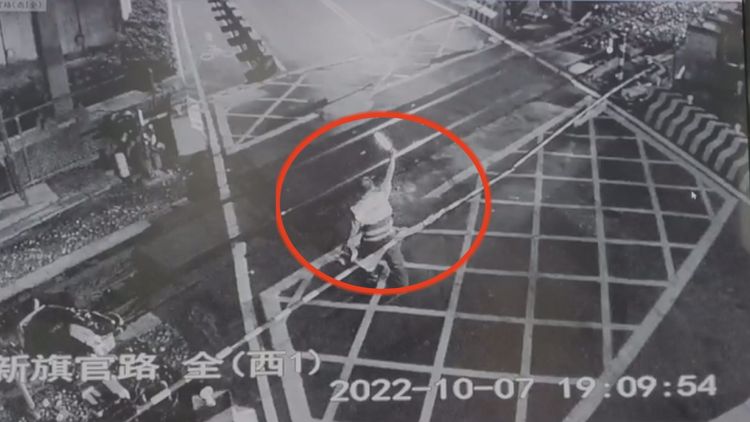 保全示警列車。讀者提供