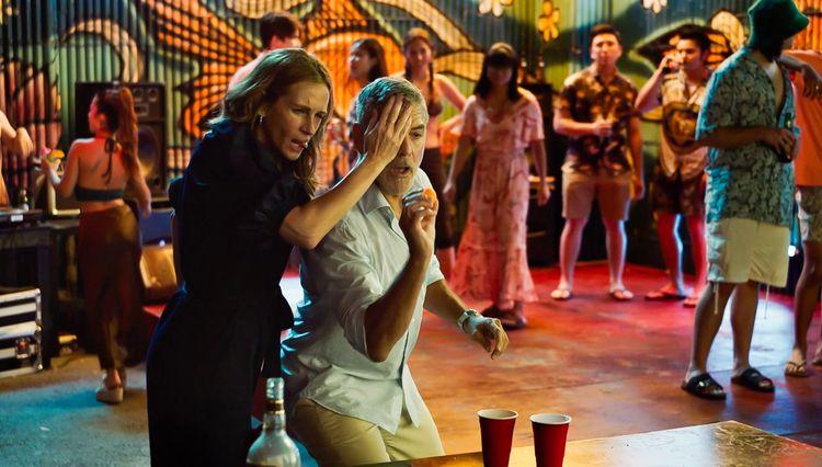 鳳凰女（左）與喬治克魯尼在《幸福入場券》搞笑相當放得開。達志