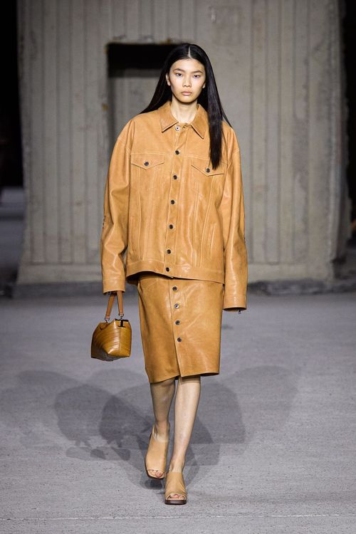 TOD'S 2023春夏女裝系列。品牌提供