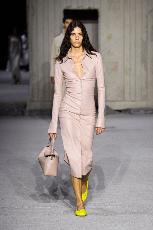 TOD'S 2023春夏女裝系列。品牌提供