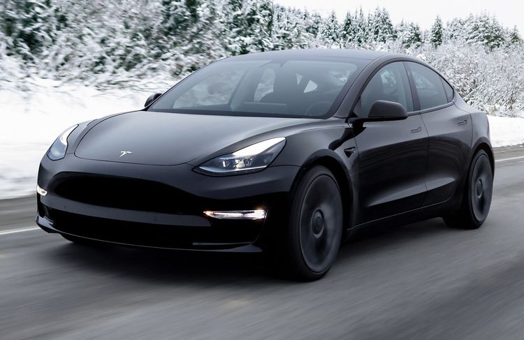 Global Mall為慶祝17周年祭出抽獎，最大獎為價值175萬元的特斯拉Model 3電動車。業者提供