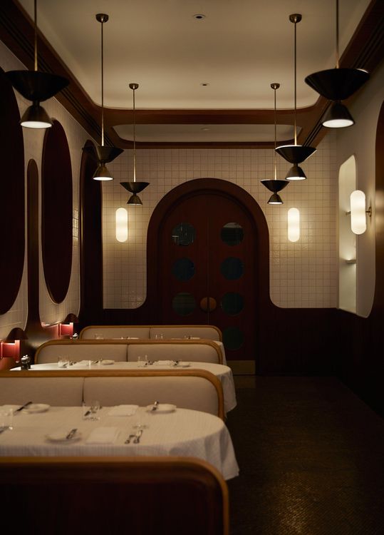 設計師與藝術家Jaime Hayon同The Standard品牌設計團隊合作，重新詮釋了紐約The Standard Grill餐廳標誌性用一分錢鋪成的「便士地板(penny floors)」。The Standard Grill提供