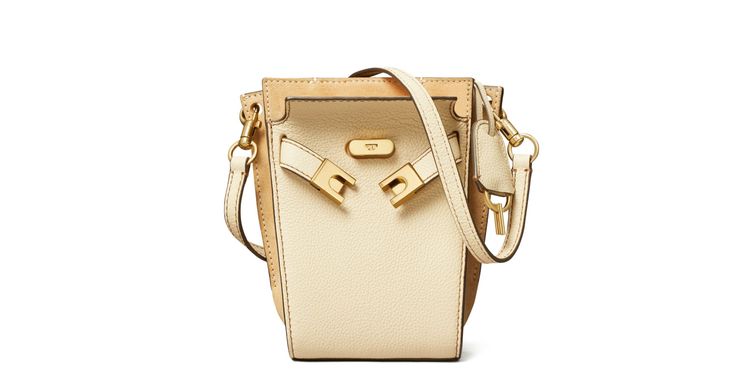 新月白色Lee Bucket迷你水桶包，3萬2900元。品牌提供