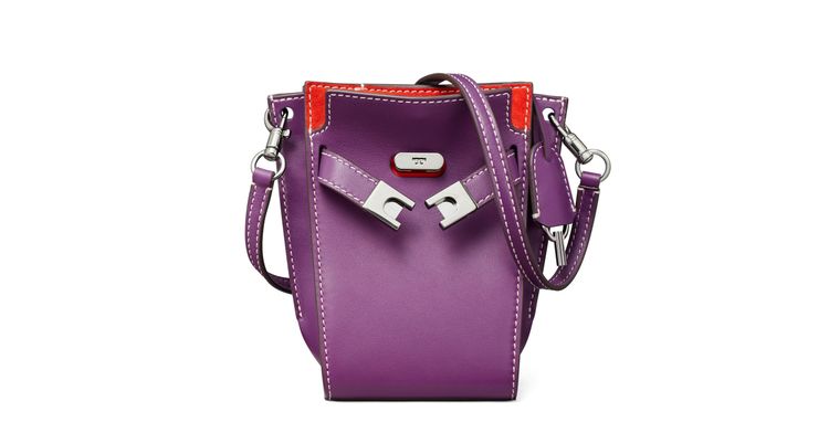 水晶紫色Lee Bucket迷你水桶包，3萬2900元。品牌提供