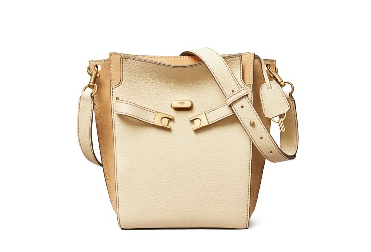 新月白色Lee Bucket水桶包，4萬2900元。品牌提供