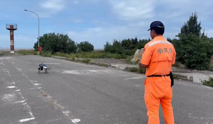 UAV無人機區隊具有機動及科技蒐證的特性，是海巡署打擊不法利器。海巡署第三岸巡隊提供