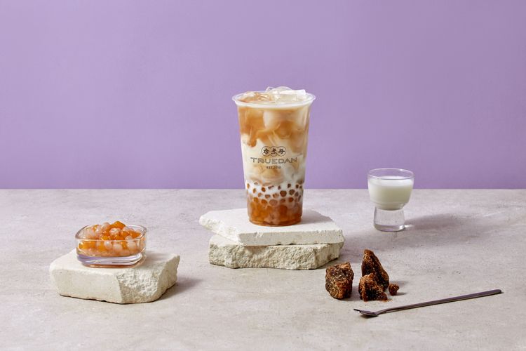 芋圓冬瓜拿鐵，一般門市原價中杯60元、大杯75元，即日起-10/25透過UberEats訂購可享買1送1。業者提供