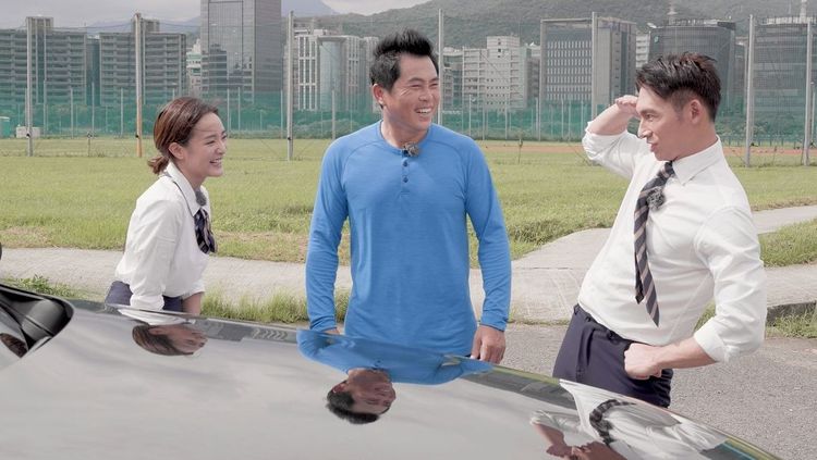 王淨（左）與温昇豪（右）相約鐵捕教練葉君璋暢遊北海岸。國際富豪汽車 提供